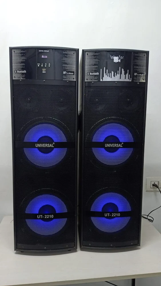 Universal UT-2210 Speaker